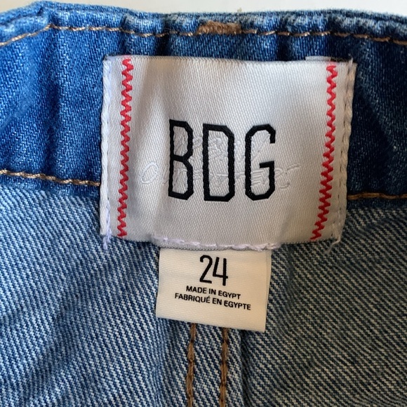NWT BDG UO Tori Mid Rise Denim Jort Size 24 - Picture 11 of 14